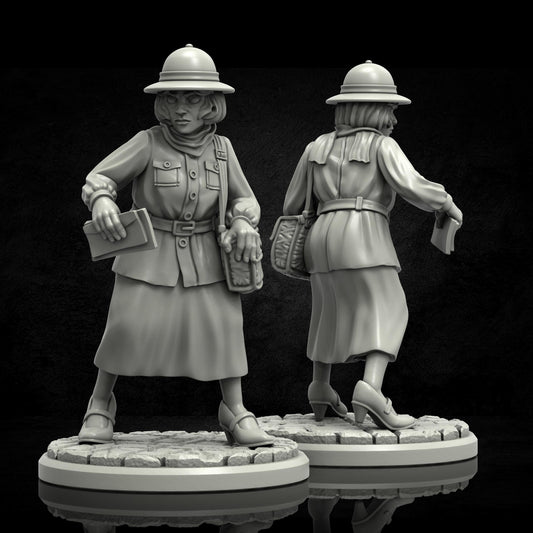 Letter Carrier Miniature - Adaevy Creations - 28mm / 32mm / 36mm