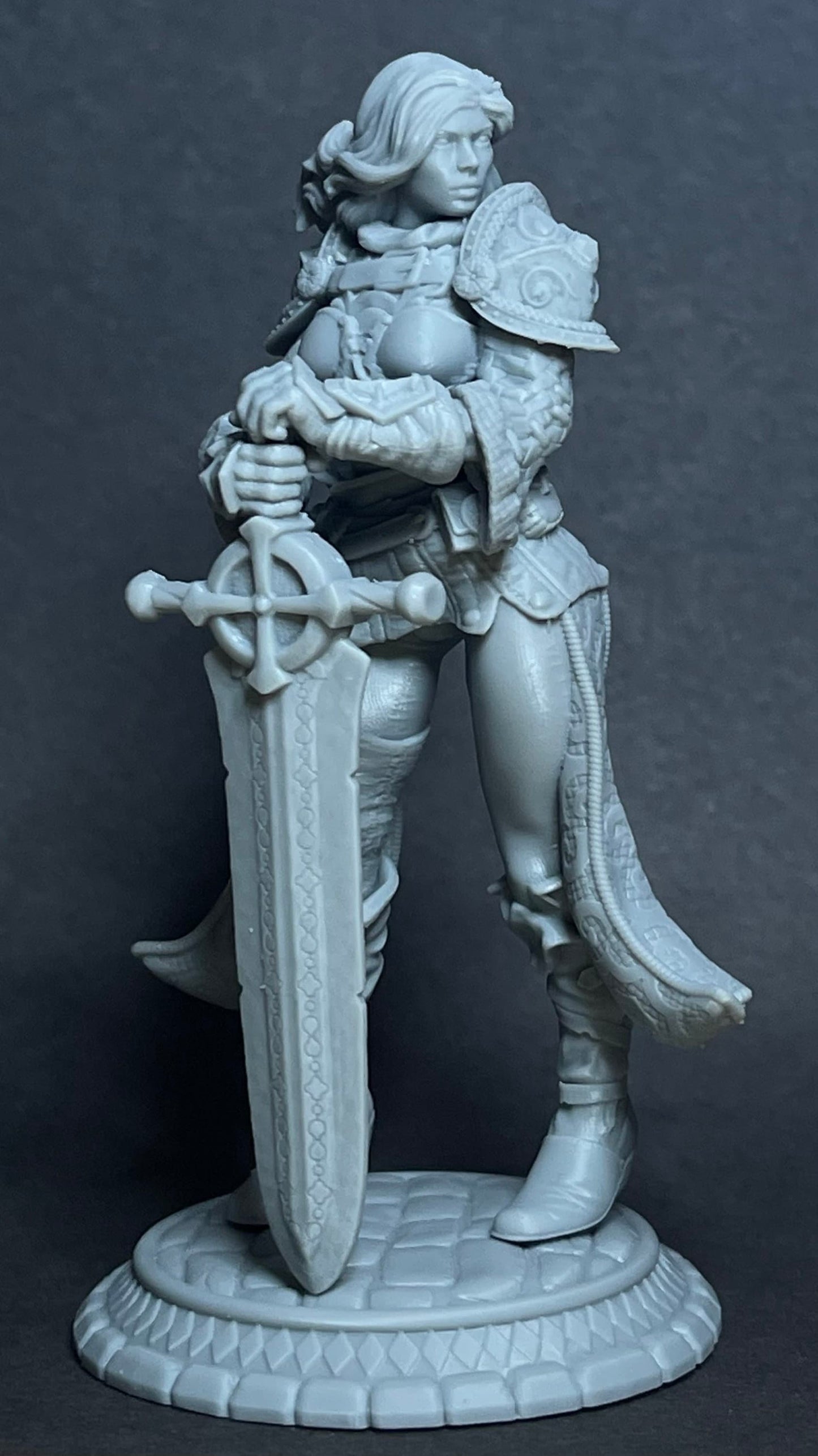 Igraine Pendragon - Mythreal - 32mm / 75mm