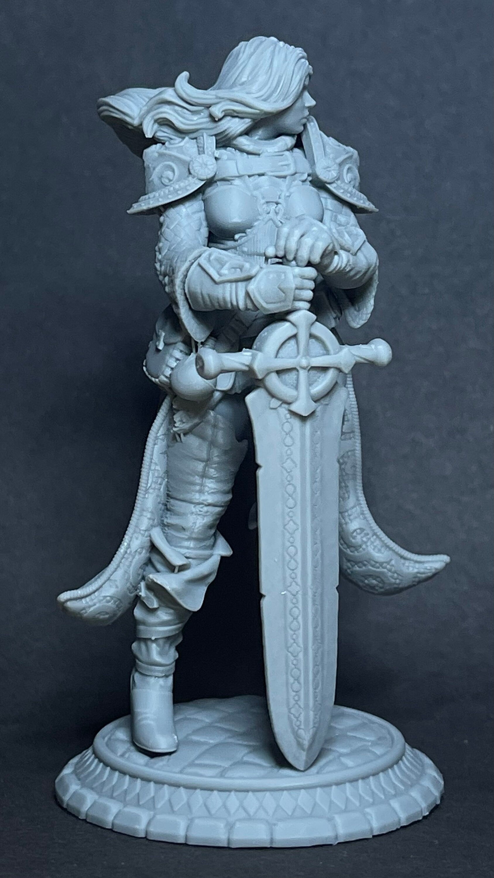 Igraine Pendragon - Mythreal - 32mm / 75mm