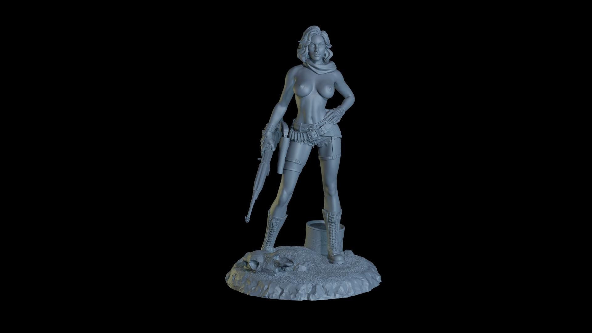 Wasteland Queen Amber Figurine (Standard, Topless, and Nude Variations) - Cosmondo - 75mm / 120mm