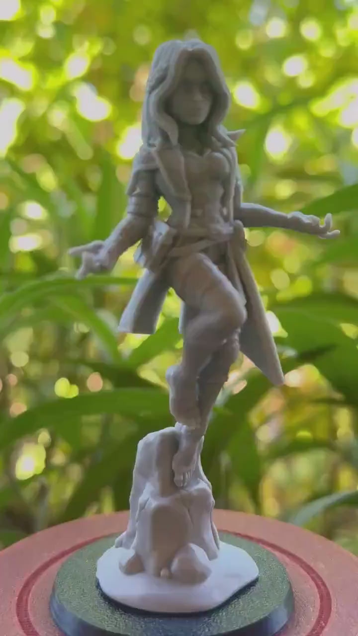 Lune Miniature - 28mm / 32mm / 36mm / 75mm - Ethan Savage Studios - Resin Printed Figure for D&D, TTRPGs, and Board Games