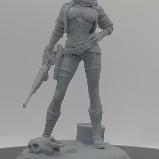 Wasteland Queen Amber Figurine (Standard, Topless, and Nude Variations) - Cosmondo - 75mm / 120mm