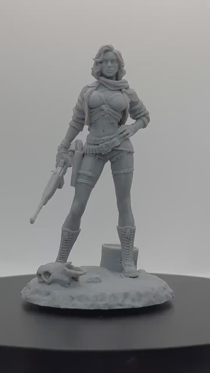 Wasteland Queen Amber Figurine (Standard, Topless, and Nude Variations) - Cosmondo - 75mm / 120mm