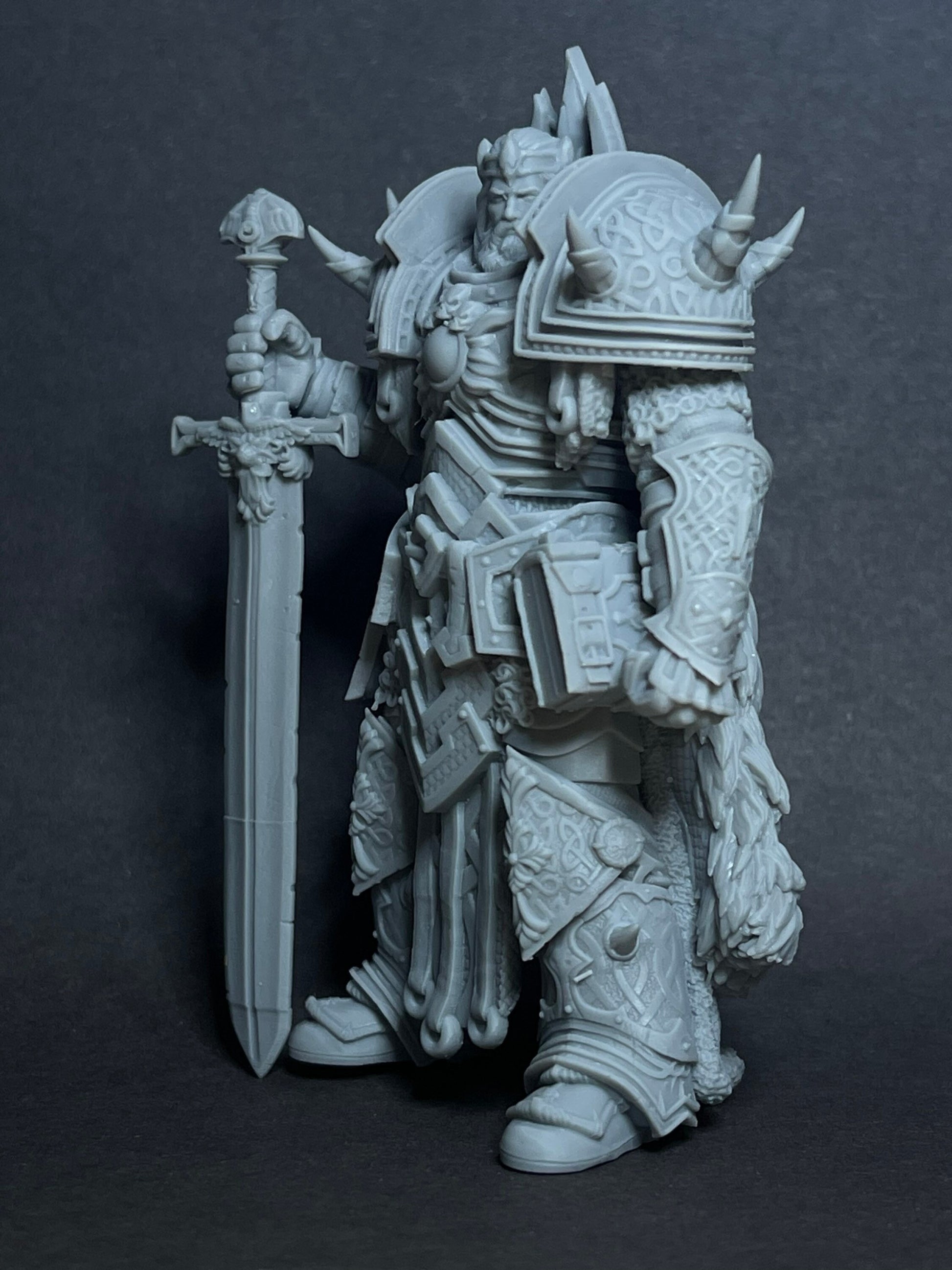Uther Pendragon - Mythreal - 32mm / 75mm