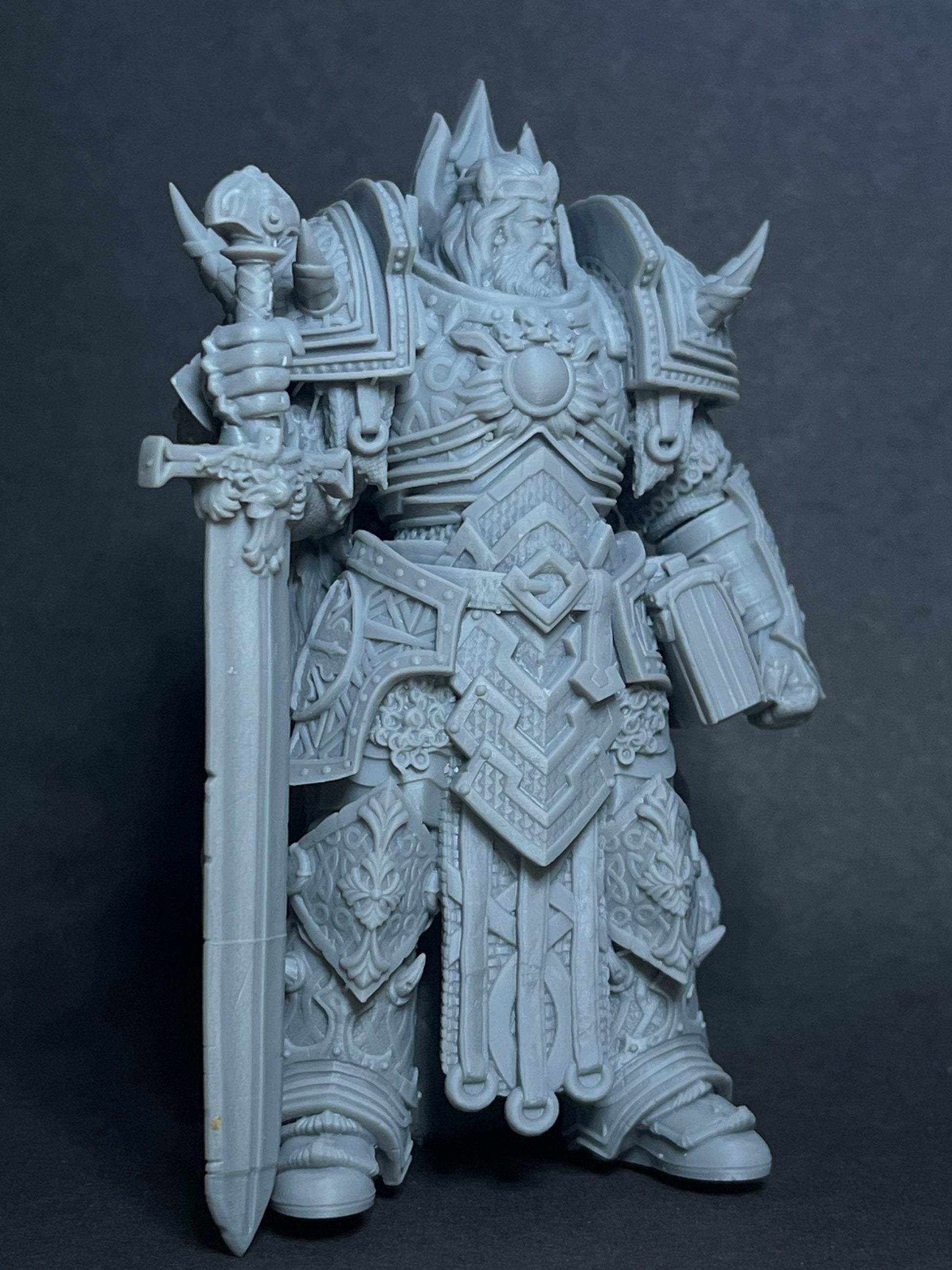 Uther Pendragon - Mythreal - 32mm / 75mm